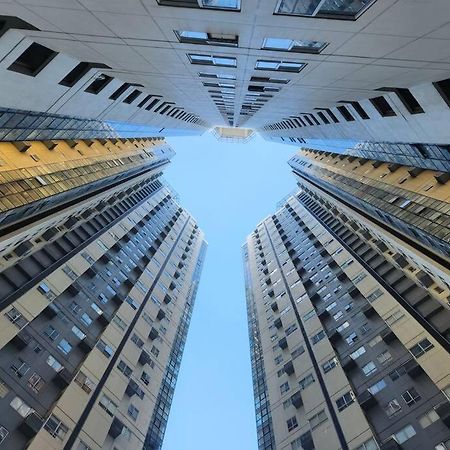 מנילה Enjoy Bgc Sunset And Golf Course View 2 Bedroom Loft With 100Mbps Internet Connection מראה חיצוני תמונה
