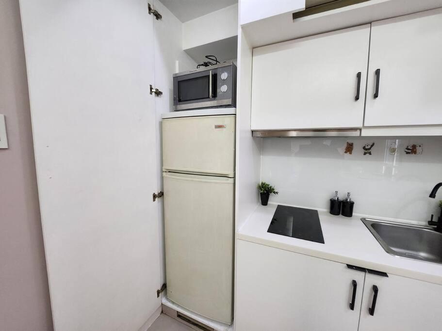 מנילה Enjoy Bgc Sunset And Golf Course View 2 Bedroom Loft With 100Mbps Internet Connection מראה חיצוני תמונה